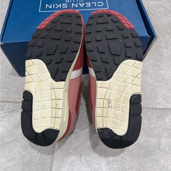 Size 9 Nike Women's Air Max 1 Stardust Red White - Picture 4 of 5